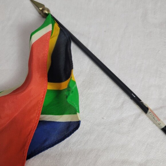 Vintage LOT of 10 small flags various souvenir Bekin Kenya Sri Lanka Lithunia GC - Picture 10 of 10